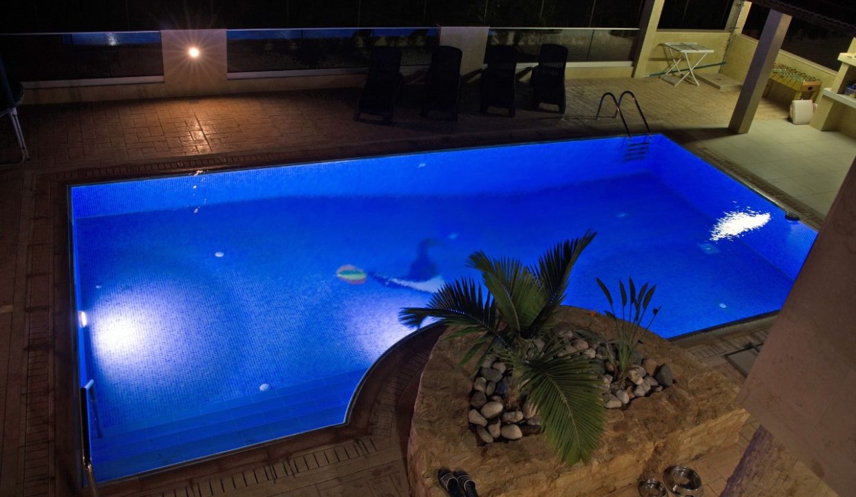 pool.night2